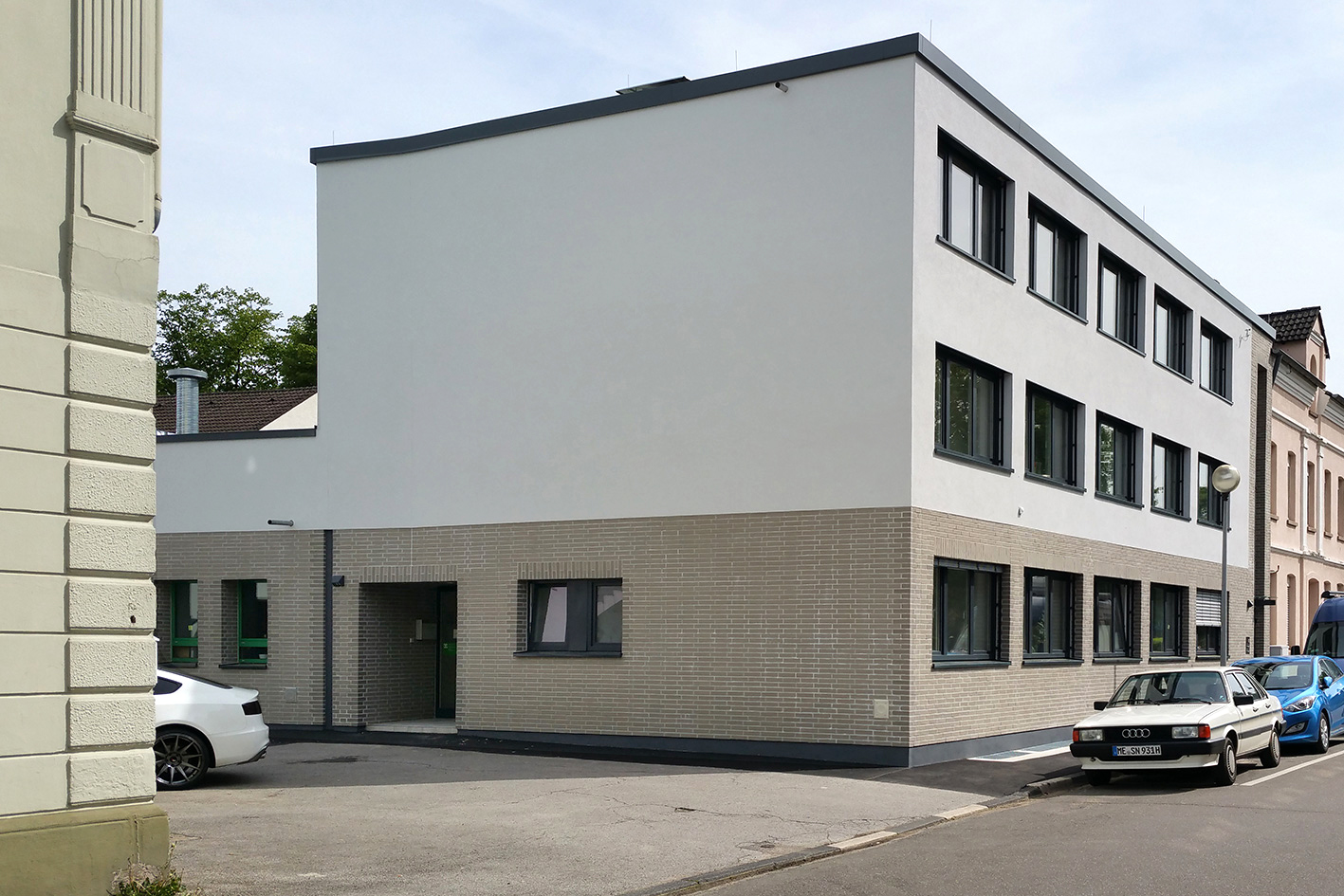 Verwaltungsgebäude in Leverkusen mit energetisch sanierter Fassade